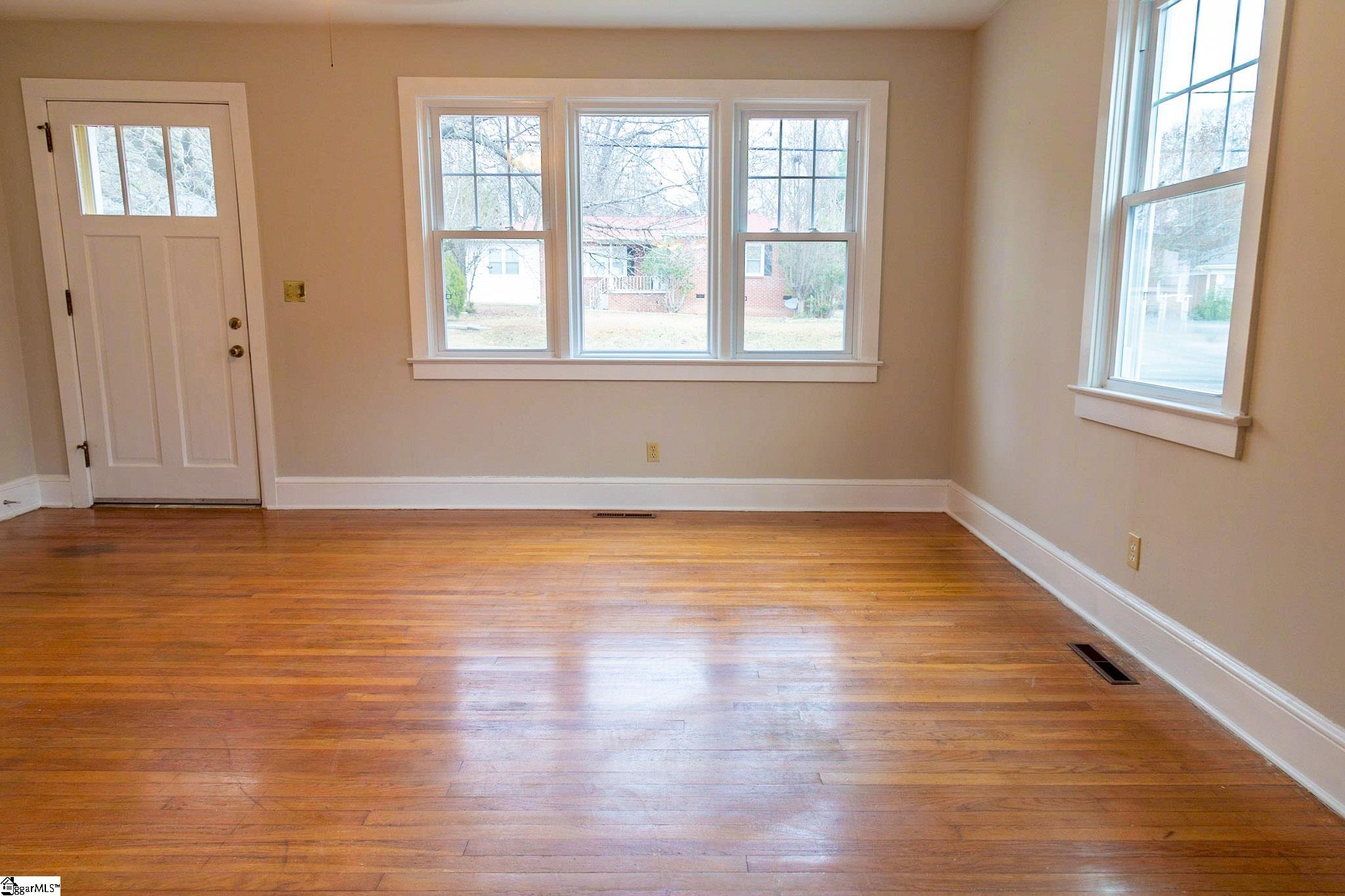 808 East Lee Road Taylors, SC 29687 - Photo 7 of 12 Gallery Image 7