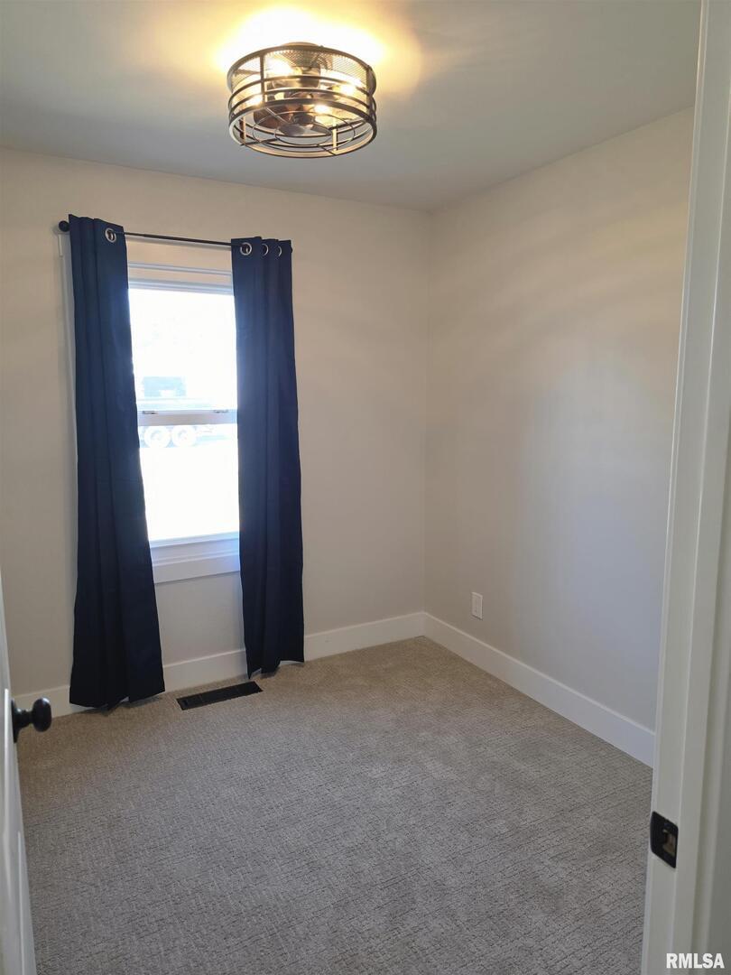 1031 Galbraith Drive Clinton, IA 52732 - Photo 33 of 35 an empty room with windows