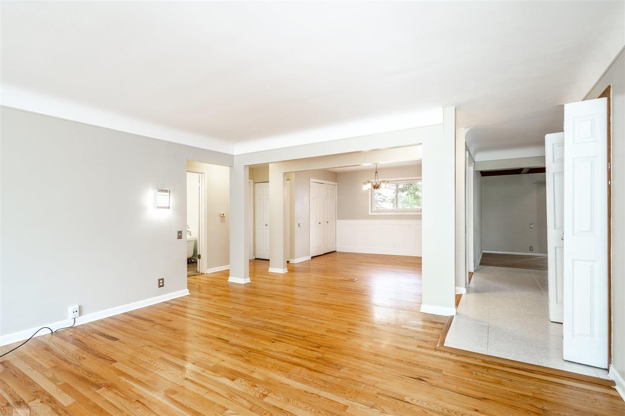 21737 River Road Grosse Pointe, MI 48236 - Photo 5 of 53 50025521-6.JPG