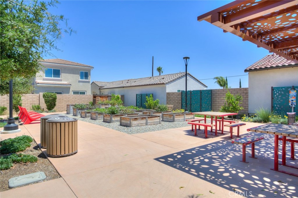 202 Bonita Lane Rialto, CA 92376 - Photo 42 of 43