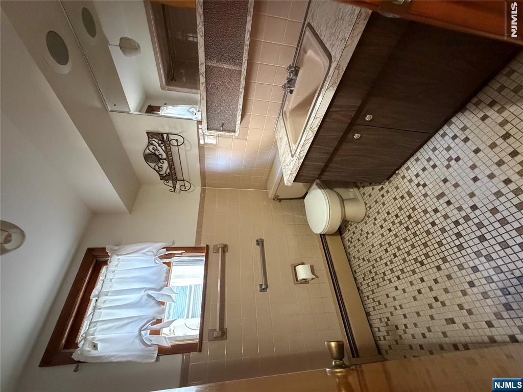 225 Front Street, Unit G Secaucus, NJ 07094 - Photo 9 of 10