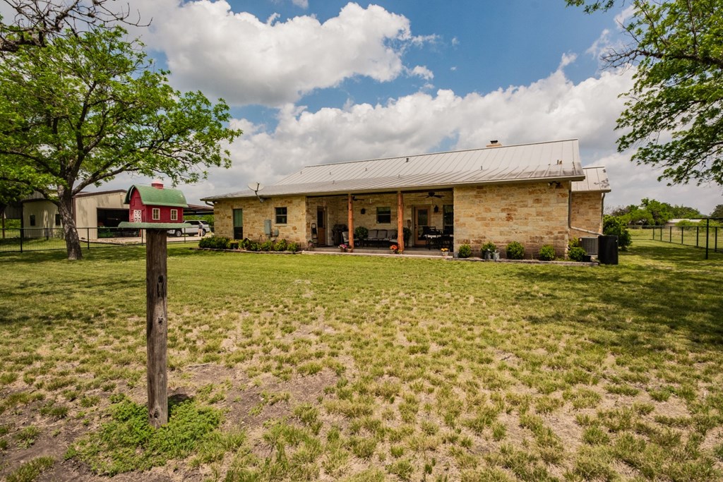 2657 West Sabinal Road Utopia, TX 78884 - Photo 4 of 36 front view of a building with garden
