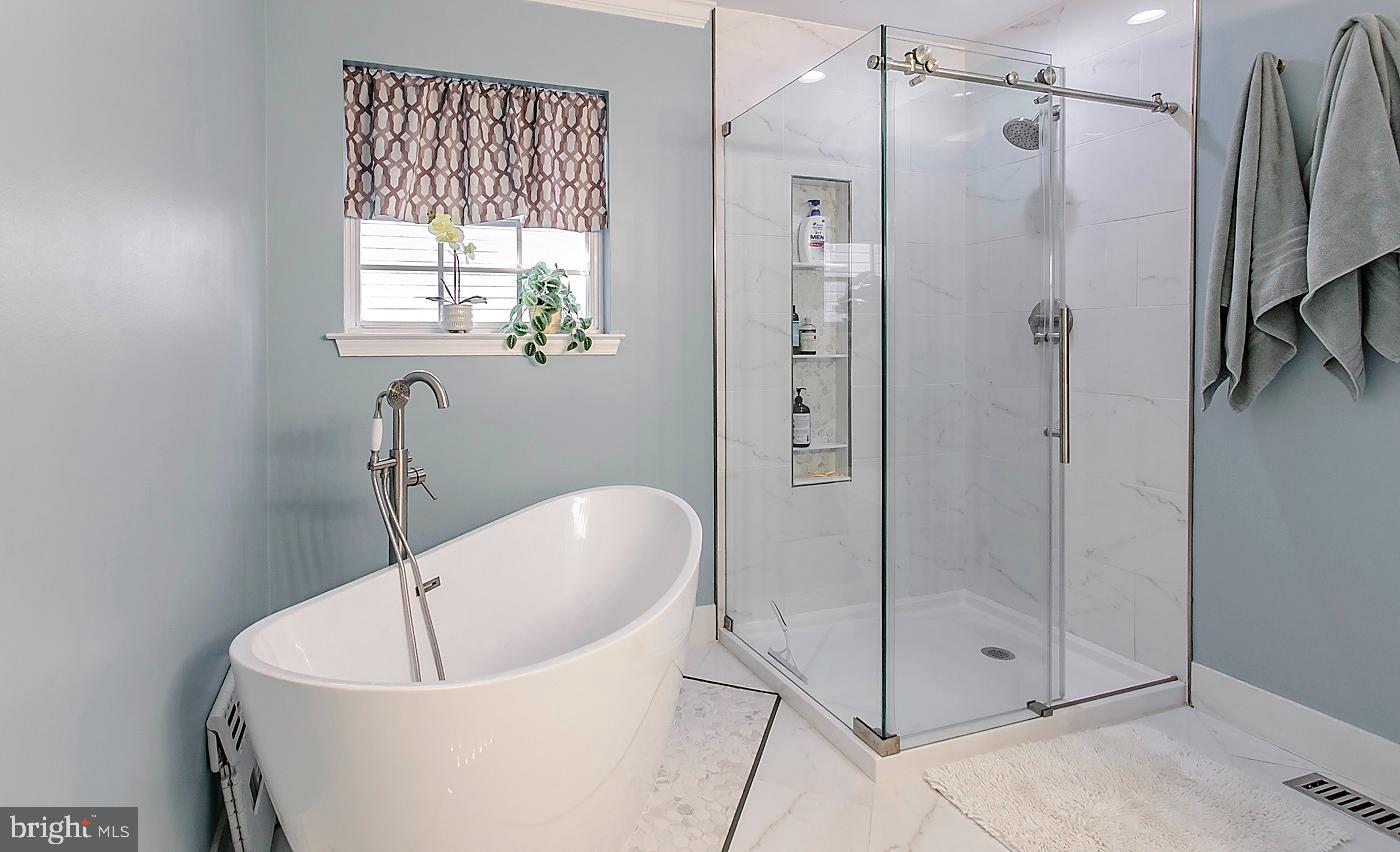 278 Ripka Street Philadelphia, PA 19127 - Photo 16 of 30 a bath tub sitting next to a shower