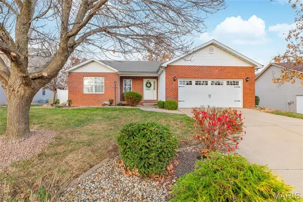 $289,900 | 109 Spruce Court, Brighton, IL 62012