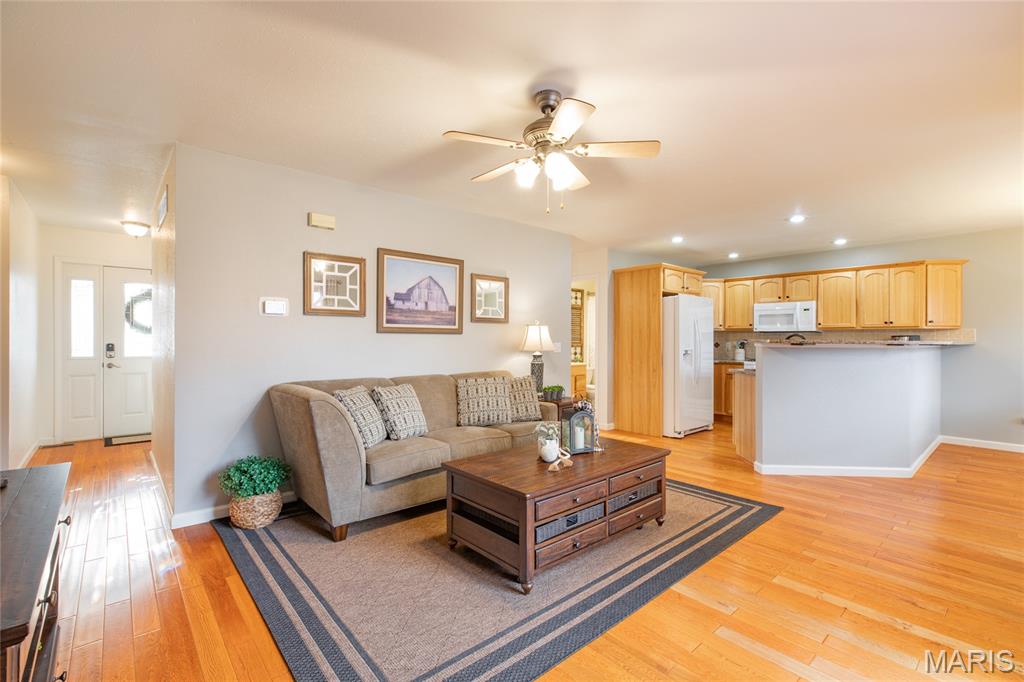 109 Spruce Court Brighton, IL 62012 - Photo 15 of 52