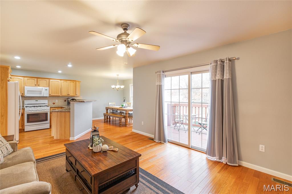 109 Spruce Court Brighton, IL 62012 - Photo 16 of 52