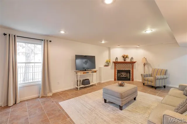 $295,000 | 109 Spruce Court, Brighton, IL 62012