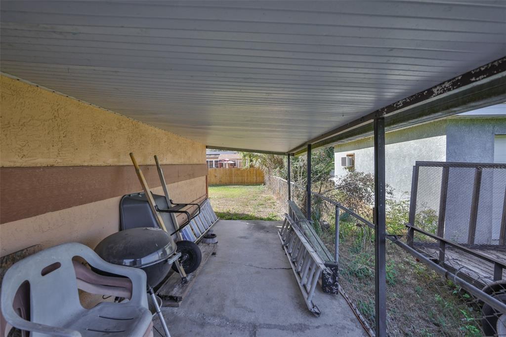 411 12th Street Southwest Ruskin, FL 33570 - Photo 32 of 33 a room with furniture