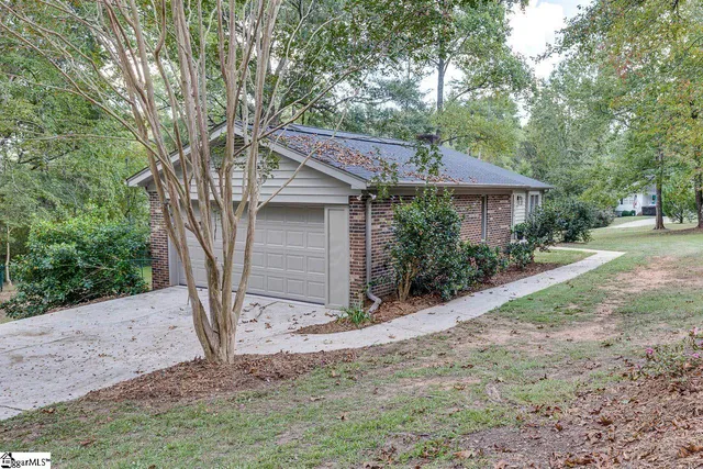 $389,000 | 104 Stone Hedge Court, Easley, SC 29642