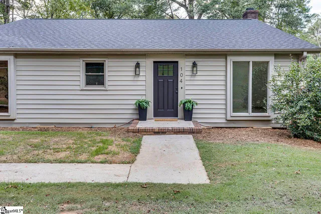 $389,000 | 104 Stone Hedge Court, Easley, SC 29642