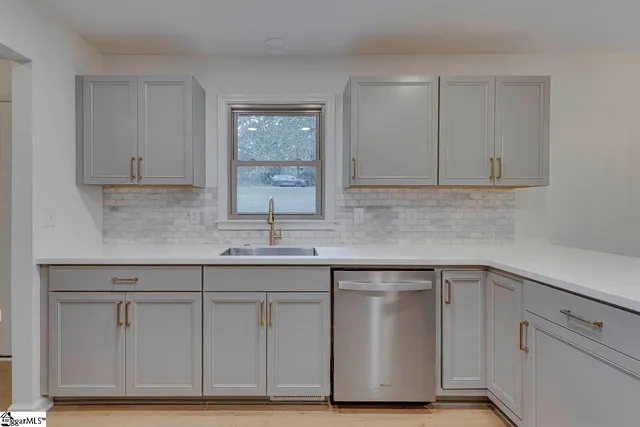 $389,000 | 104 Stone Hedge Court, Easley, SC 29642