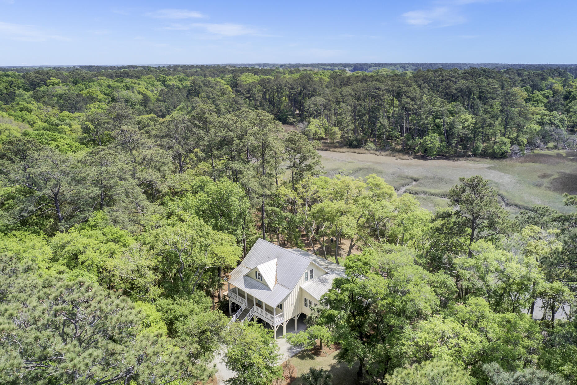 8723 Raccoon Island Rd - Edisto Island