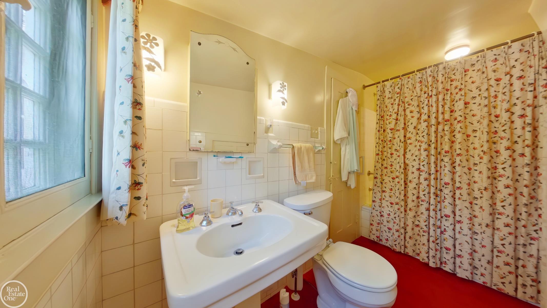 61 Merriweather Road Grosse Pointe, MI 48236 - Photo 39 of 54 50117216-41.JPG