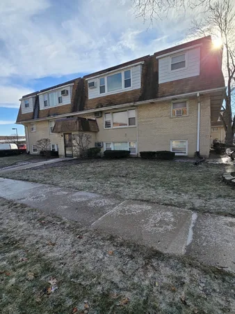 $159,900 | 9911 West 58th Street, Unit 2, La Grange, IL 60525