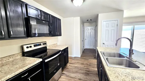 $269,990 | 320 Countryshire Drive, Lake St. Louis, MO 63367