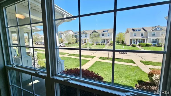 $269,990 | 320 Countryshire Drive, Lake St. Louis, MO 63367