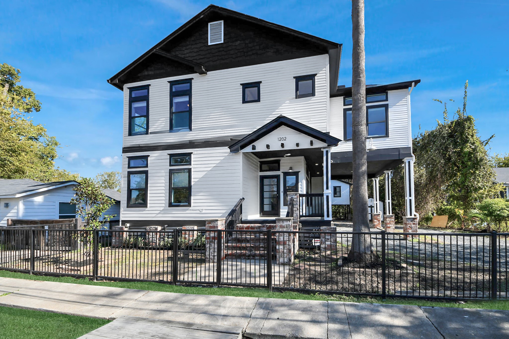 1202 Archer Street Houston, TX 77009 - Photo 4 of 46 Welcome Home to 1202 Archer St. Located in the reemerging district, Brooke Smith!!
