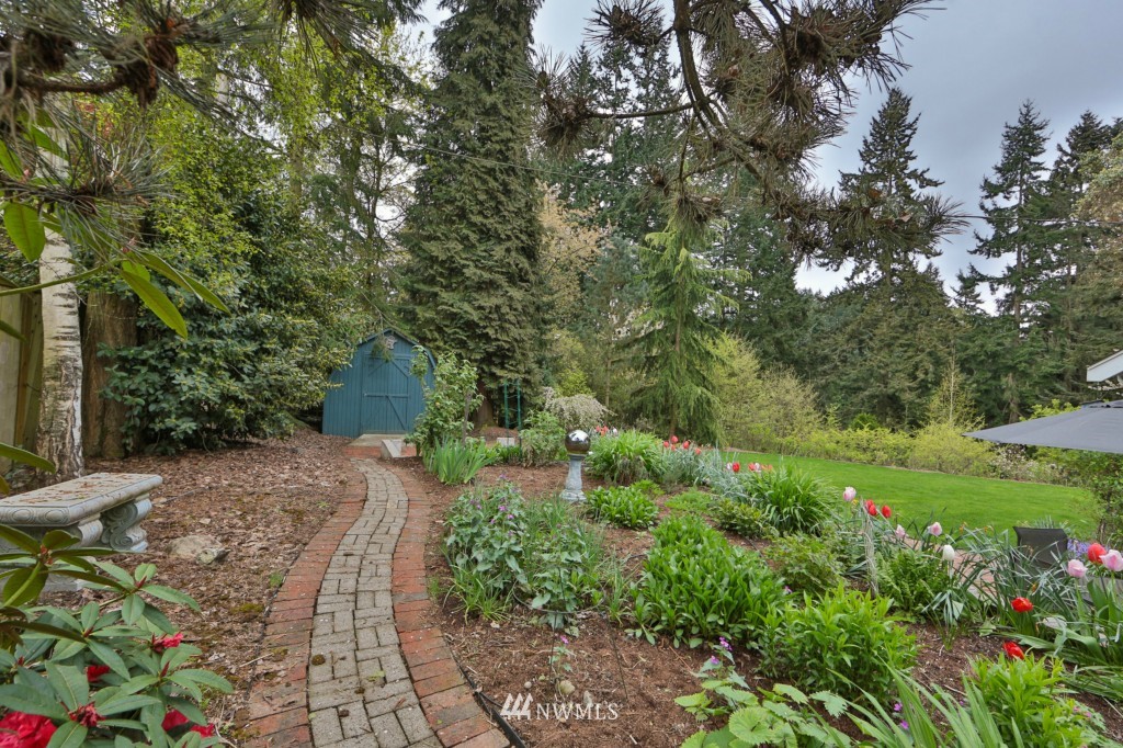 9828 232nd Street Southwest Edmonds, WA 98020 - Photo 2 of 25 Gallery Image 2