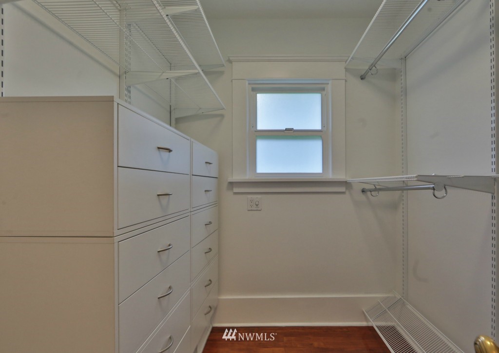 9828 232nd Street Southwest Edmonds, WA 98020 - Photo 12 of 25 Gallery Image 12