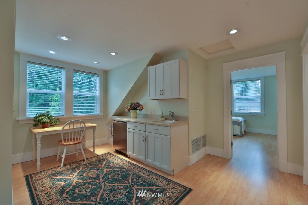 9828 232nd Street Southwest Edmonds, WA 98020 - Photo 18 of 25 Gallery Image 18