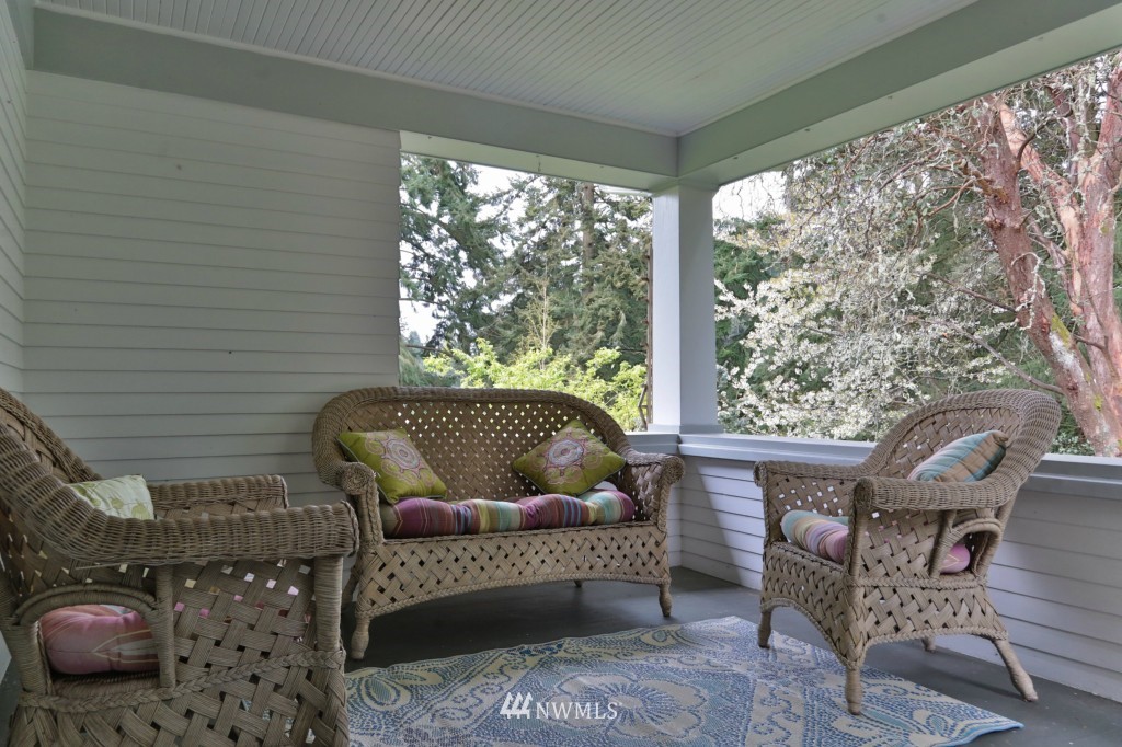 9828 232nd Street Southwest Edmonds, WA 98020 - Photo 9 of 25 Gallery Image 9