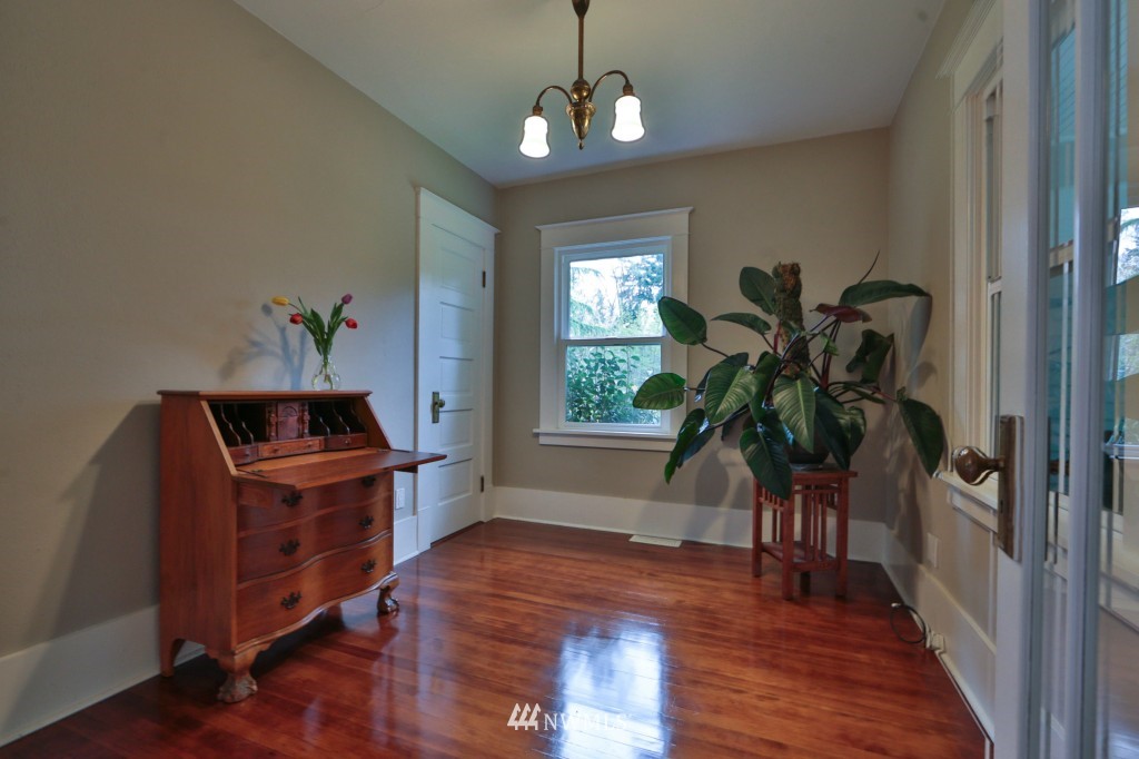 9828 232nd Street Southwest Edmonds, WA 98020 - Photo 10 of 25 Gallery Image 10