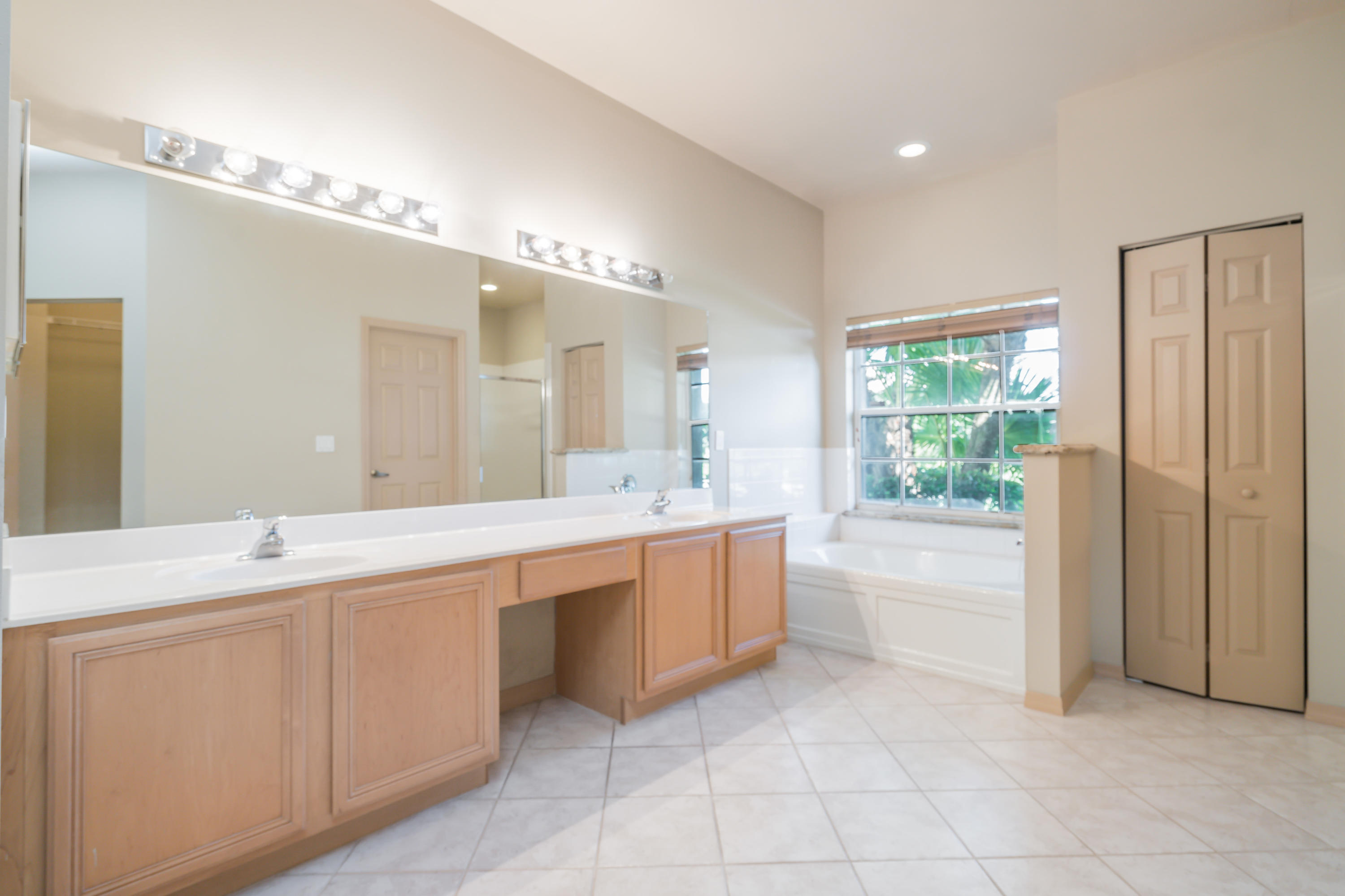 11260 Edgewater Circle Wellington, FL 33414 - Photo 11 of 43 011