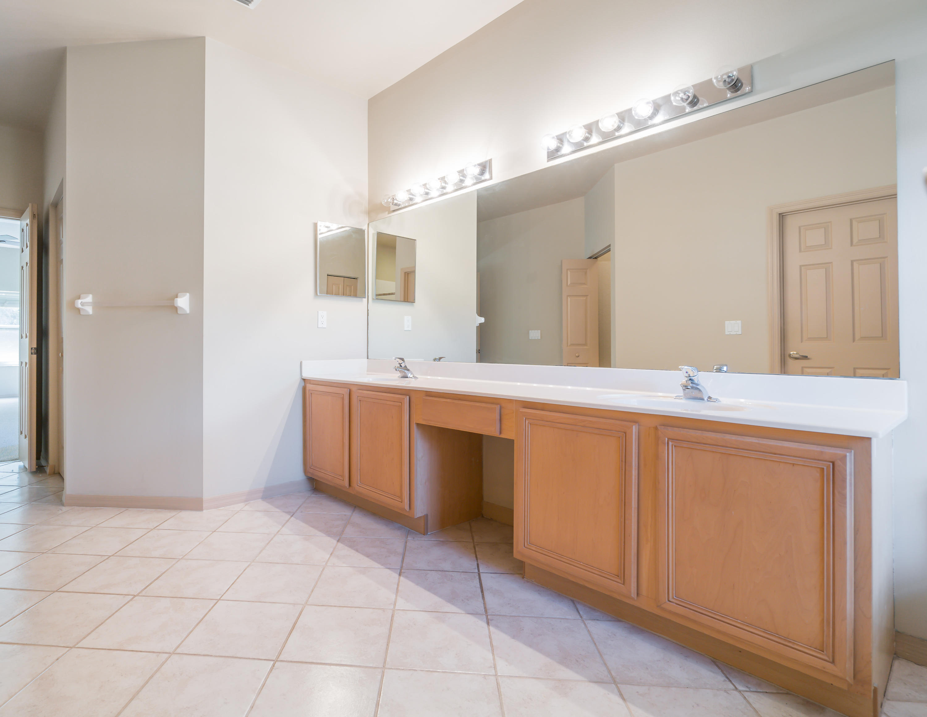 11260 Edgewater Circle Wellington, FL 33414 - Photo 12 of 43 012