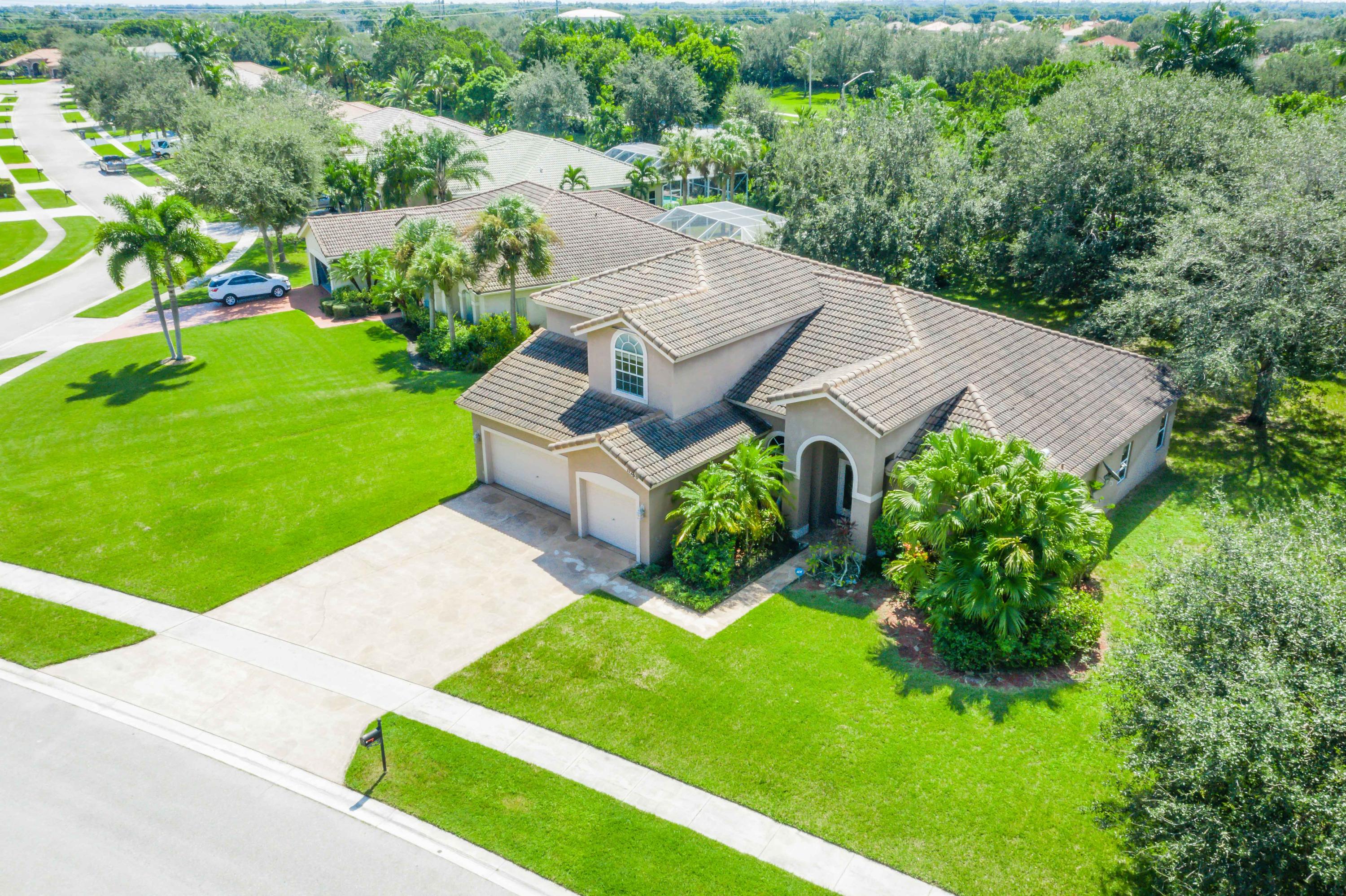 11260 Edgewater Circle Wellington, FL 33414 - Photo 40 of 43 043