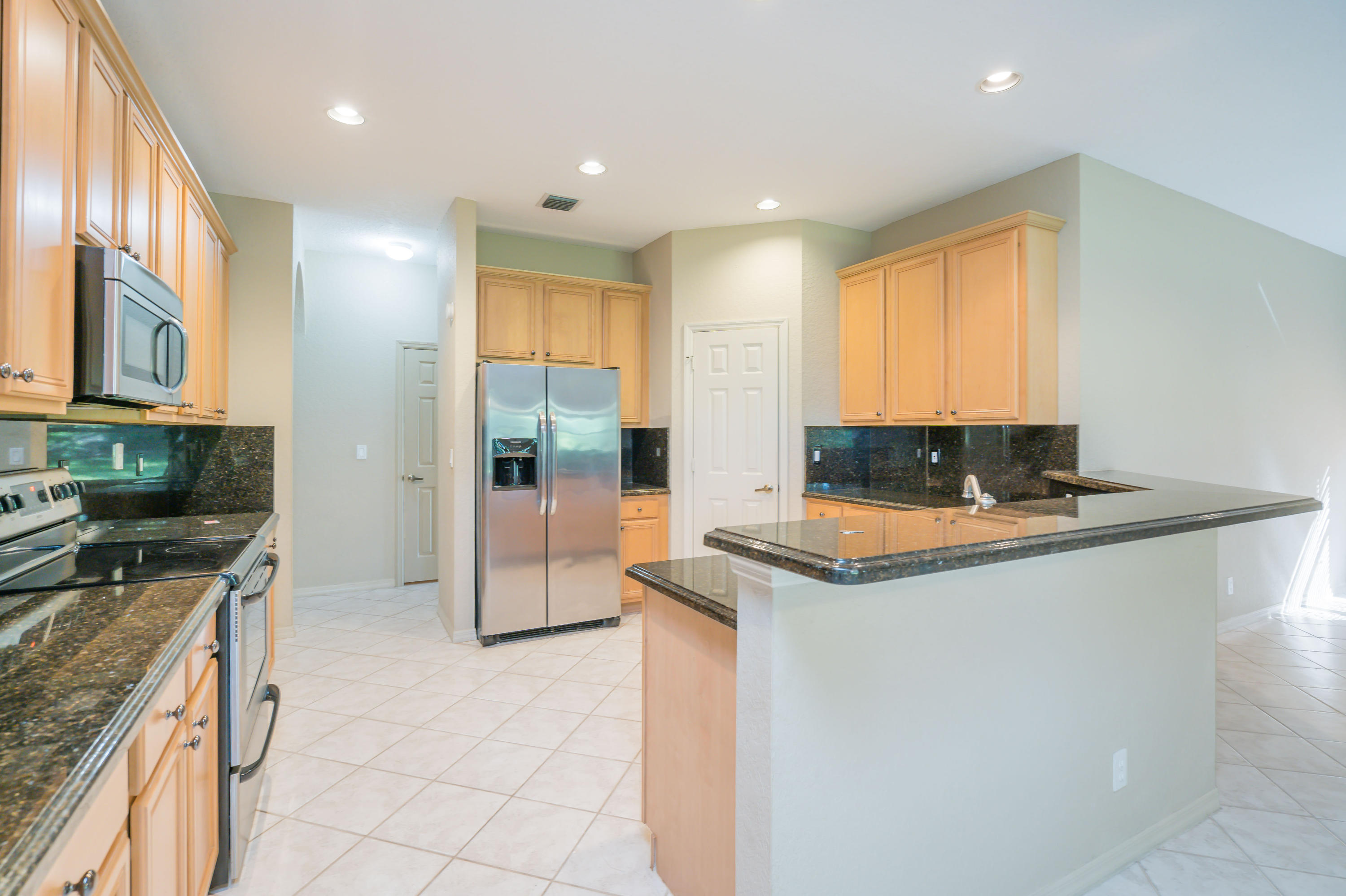 11260 Edgewater Circle Wellington, FL 33414 - Photo 4 of 43 04