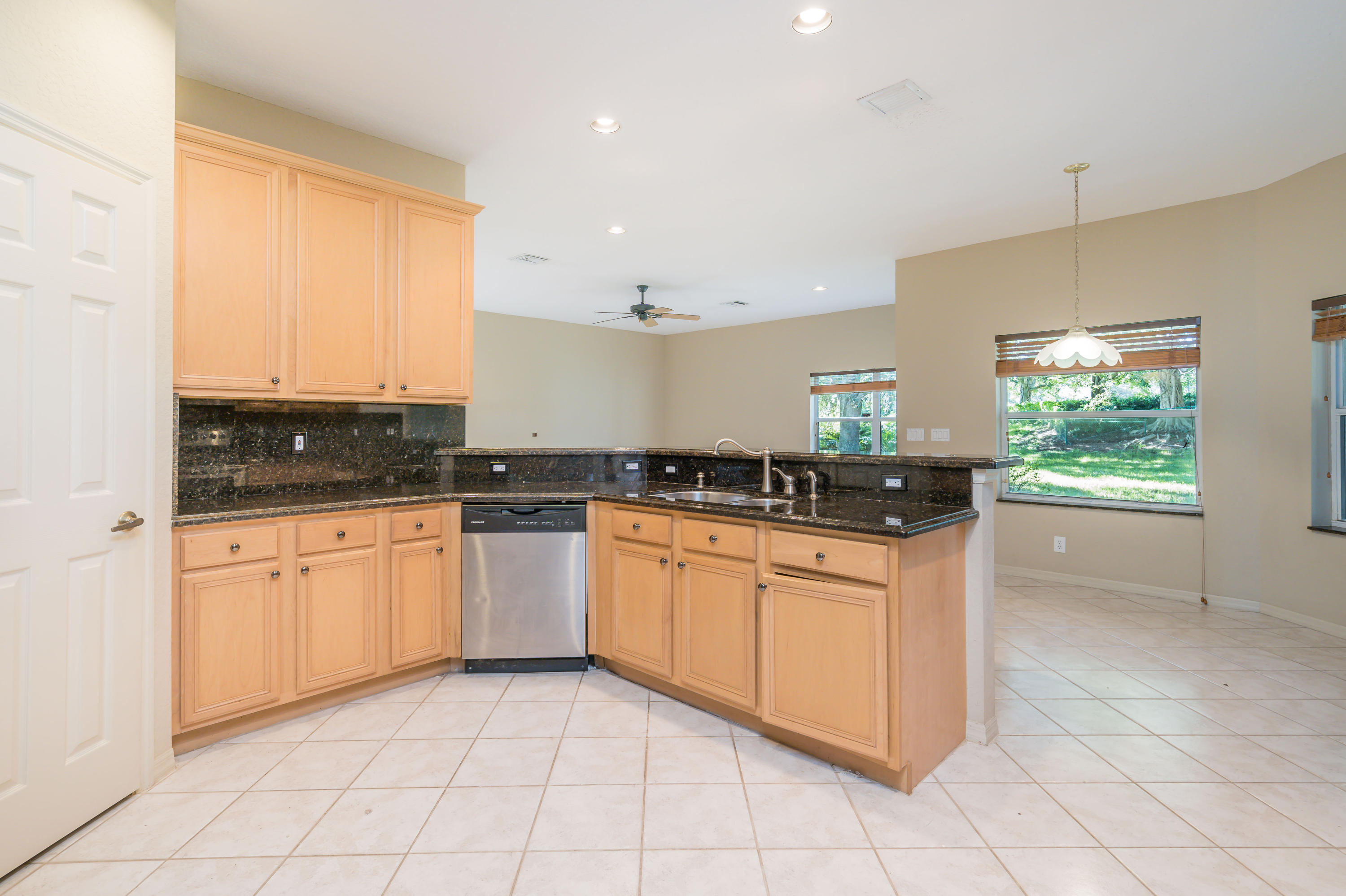 11260 Edgewater Circle Wellington, FL 33414 - Photo 5 of 43 05