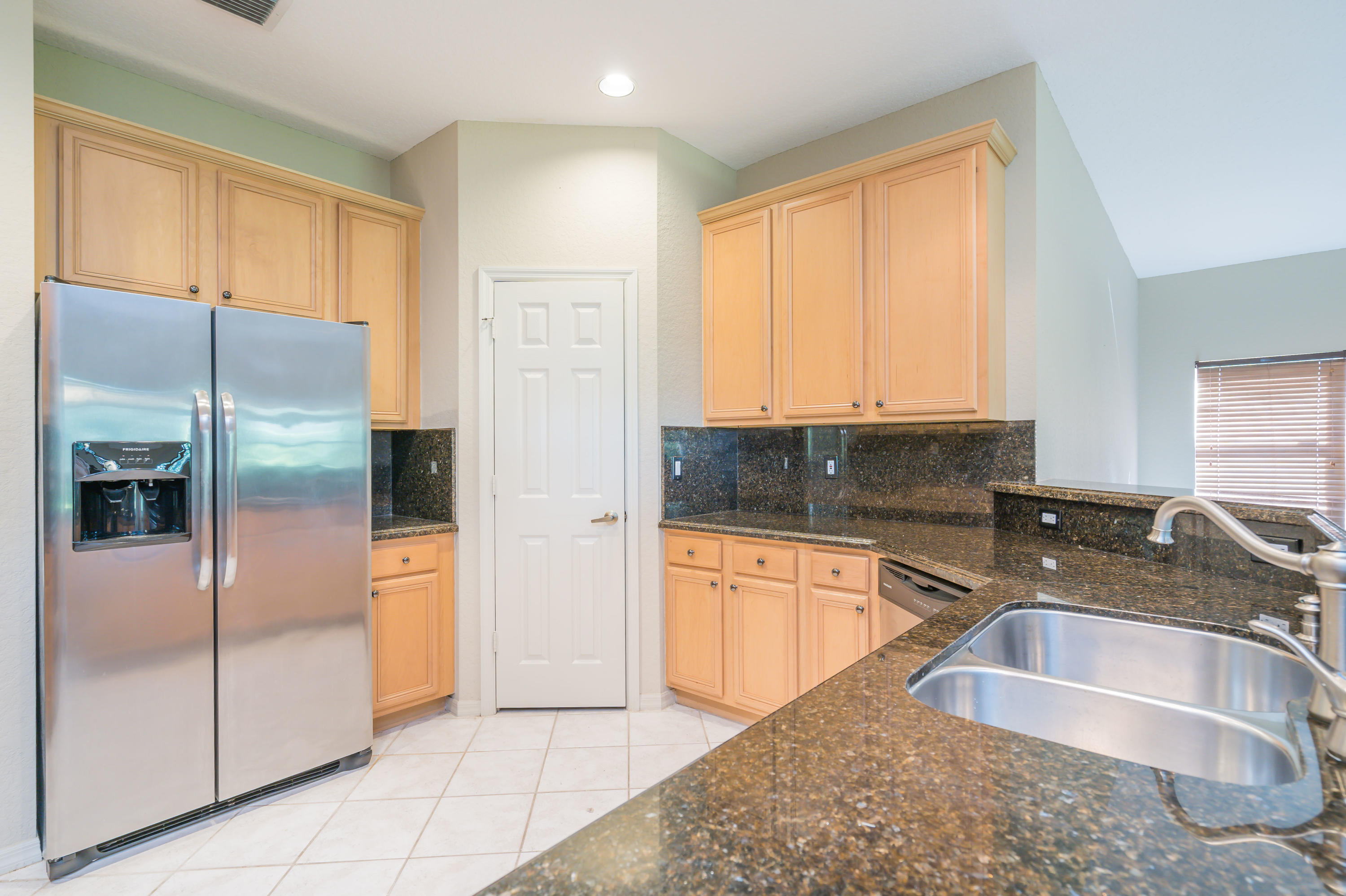 11260 Edgewater Circle Wellington, FL 33414 - Photo 8 of 43 08