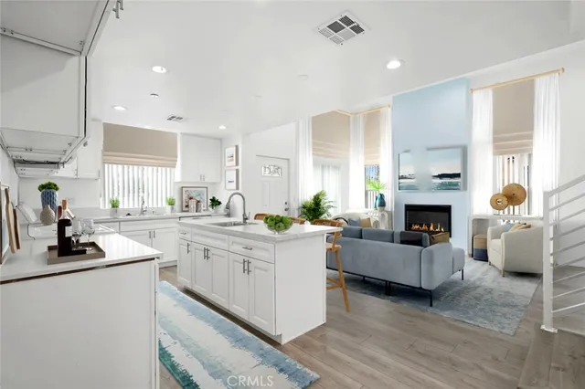 $4,400 | 14251-1 Magnolia Boulevard, Sherman Oaks, CA 91423