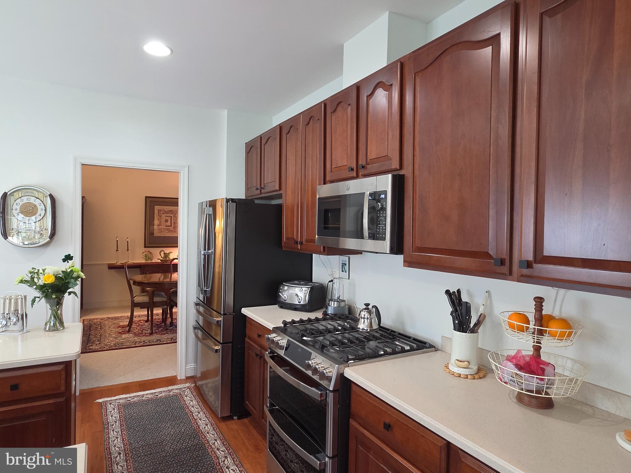 13872 Crabtree Way Gainesville, VA 20155 - Photo 7 of 33 Cabinets and counter space galore