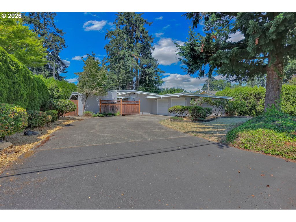 3270 Game Farm Road Springfield, OR 97477 - Photo 2 of 42