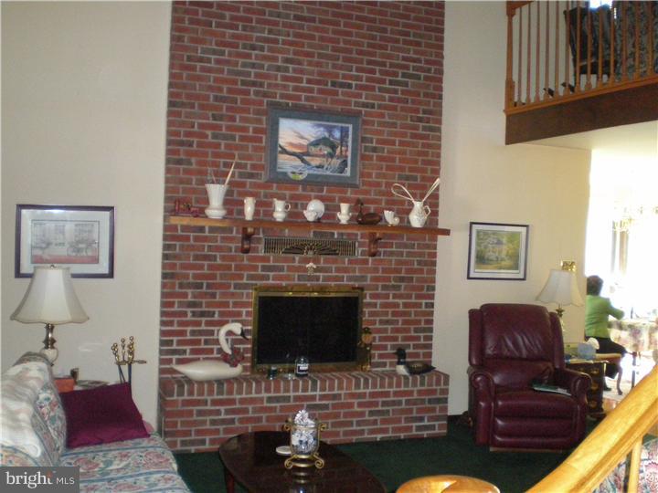 51 Kansas Road Pennsville, NJ 08070 - Photo 8 of 11 Living Room