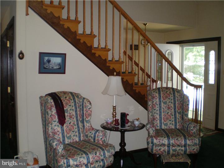 51 Kansas Road Pennsville, NJ 08070 - Photo 9 of 11 Living Room