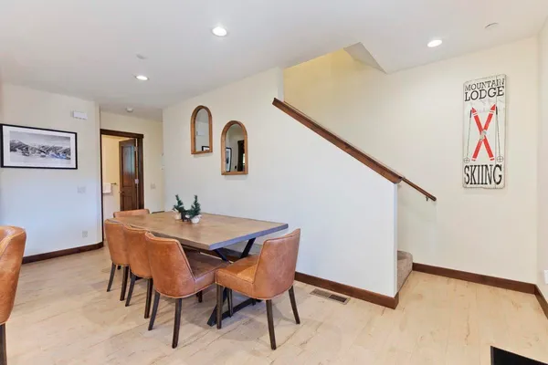 $1,699,000 | 125 Lakeview Boulevard, Unit 5, Mammoth Lakes, CA 93546