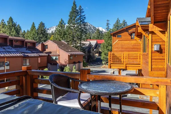 $1,699,000 | 125 Lakeview Boulevard, Unit 5, Mammoth Lakes, CA 93546