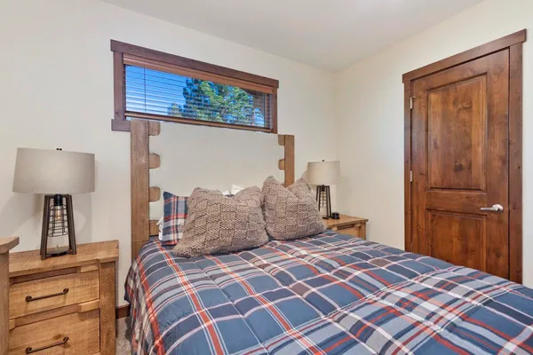 $1,699,000 | 125 Lakeview Boulevard, Unit 5, Mammoth Lakes, CA 93546