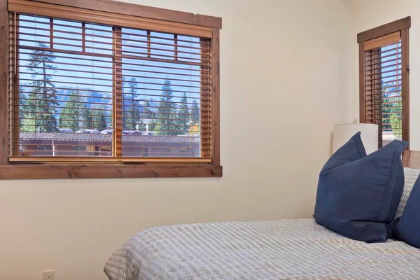 $1,699,000 | 125 Lakeview Boulevard, Unit 5, Mammoth Lakes, CA 93546