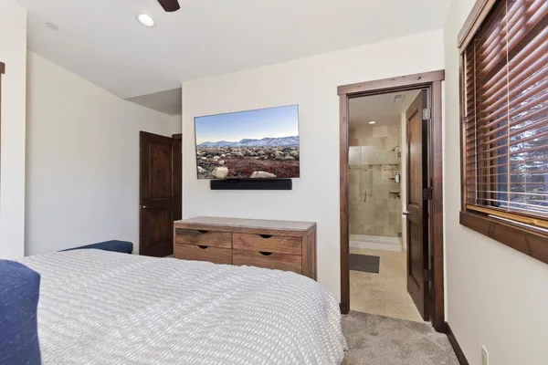 $1,699,000 | 125 Lakeview Boulevard, Unit 5, Mammoth Lakes, CA 93546