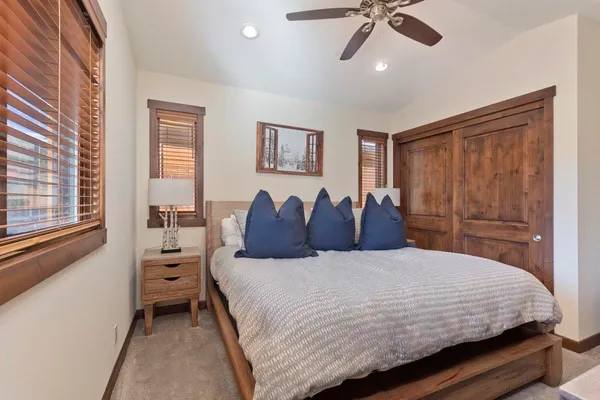 $1,699,000 | 125 Lakeview Boulevard, Unit 5, Mammoth Lakes, CA 93546