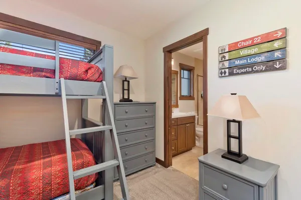$1,699,000 | 125 Lakeview Boulevard, Unit 5, Mammoth Lakes, CA 93546