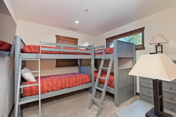 $1,699,000 | 125 Lakeview Boulevard, Unit 5, Mammoth Lakes, CA 93546