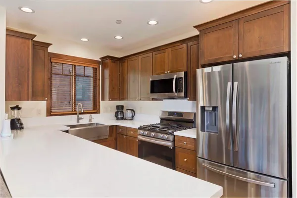 $1,699,000 | 125 Lakeview Boulevard, Unit 5, Mammoth Lakes, CA 93546