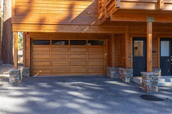 $1,699,000 | 125 Lakeview Boulevard, Unit 5, Mammoth Lakes, CA 93546