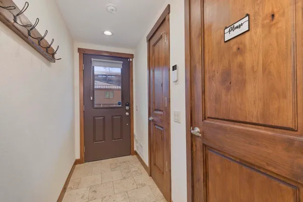 $1,699,000 | 125 Lakeview Boulevard, Unit 5, Mammoth Lakes, CA 93546