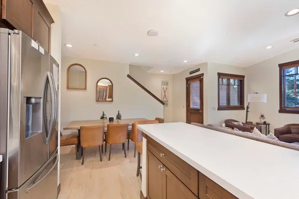 $1,699,000 | 125 Lakeview Boulevard, Unit 5, Mammoth Lakes, CA 93546