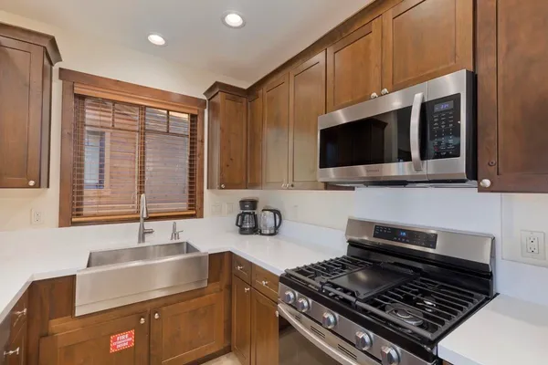 $1,699,000 | 125 Lakeview Boulevard, Unit 5, Mammoth Lakes, CA 93546